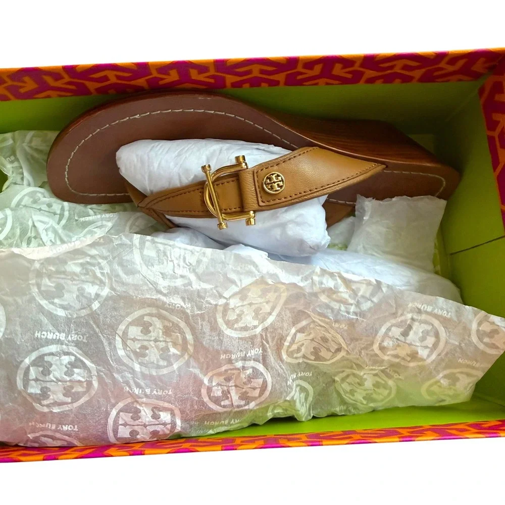 Tory Burch Nora 50mm Wedge Sandals Royal Tan Leather Gold Logo 5.5